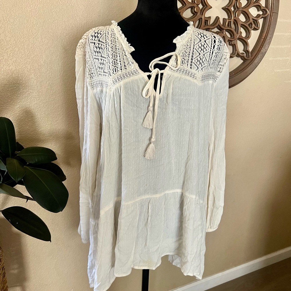 American Eagle Cream Lace Top